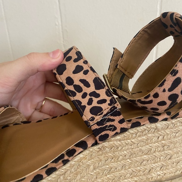 Strappy Platform Cheetah Wedge Sandals - Picture 6 of 6